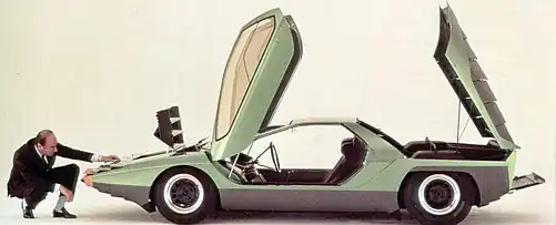 Nuccio Bertone next to the Carabo