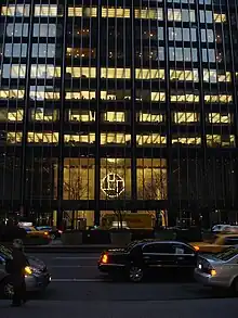 The main entrance to the building on Park Avenue. The double-height lobby can be seen behind several cars on Park Avenue. The Chase logo is visible behind the glass facade of the lobby.