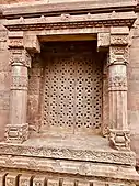 Stone mesh window