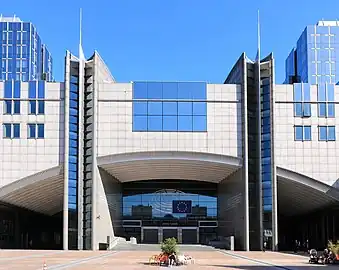 Entrance to the Spinelli building at the Mall's centre (part of Simone Veil Agora)