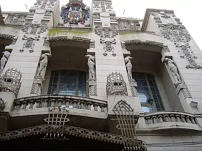 Metal work, ceramics and statues at the façade of Club Español building&nbsp;[es] in Rosario (1912)