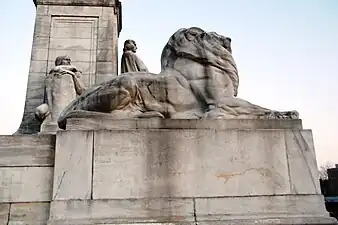 Detail of one of the two lions that flank the fountain.