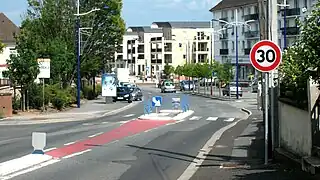 A street with a 30&nbsp;km/h speed limit in Bellerive-sur-Allier.