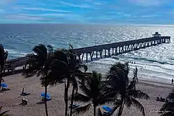 Deerfield Beach with pier in background