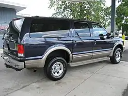 Class 2 2001 Ford Excursion 4×4 (GVWR: 8,600 pounds (3.9&nbsp;t)