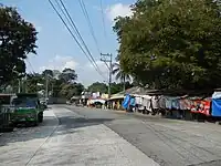 Fruit and souvenir stalls along Naguilian&nbsp;Road