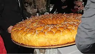 15&nbsp;kg (33 lb) brioche in Brioche Dance, vendéenne tradition