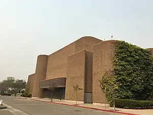 Exterior of former JCPenney anchor (Oct&nbsp;2017)