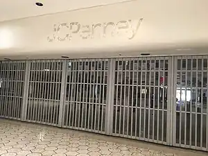 Closed JCPenney mall entrance (Oct&nbsp;2017)
