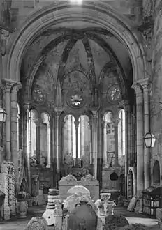 Main altar of São João do Alporão Church with a Romanesque ambulatory below a rib vault.
