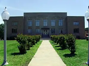 Lincoln County Courthouse in Star City