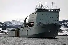 RFA&nbsp;Mounts Bay, a Bay-class landing ship