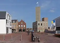 Nieuw-Bergen, markant torengebouw op het Raadhuisplein