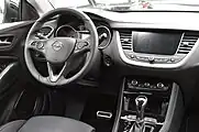 Interior (pre-facelift)
