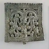 Openwork pin head