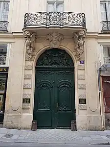 Door of the Hôtel de Chenizot&nbsp;[fr], Paris, by Pierre Vigné de Vigny&nbsp;[fr], 1719