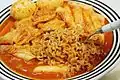 Ra-bokki (tteok-bokki with ramyeon noodles)