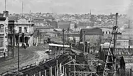 Gleeson's Hotel and W H Brown shipyard at the foot of Hobson Street in 1909